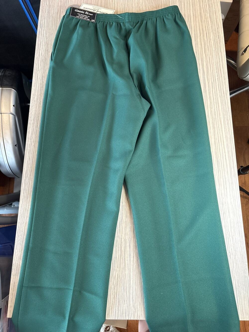 Women’s Alfred Dunner Proportioned Short Classic Fit Green Size 10P NWT